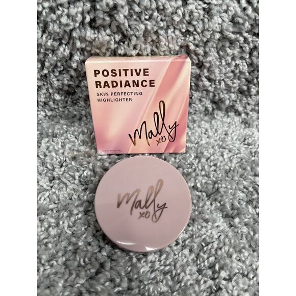 Mally Beauty Positive Radiance Skin Perfecting Highlighter Sparkling Champagne - Picture 5 of 8